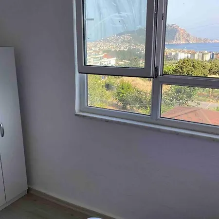 Deniz manzaralı,teraslı,doğa içinde müstakilsi ev *